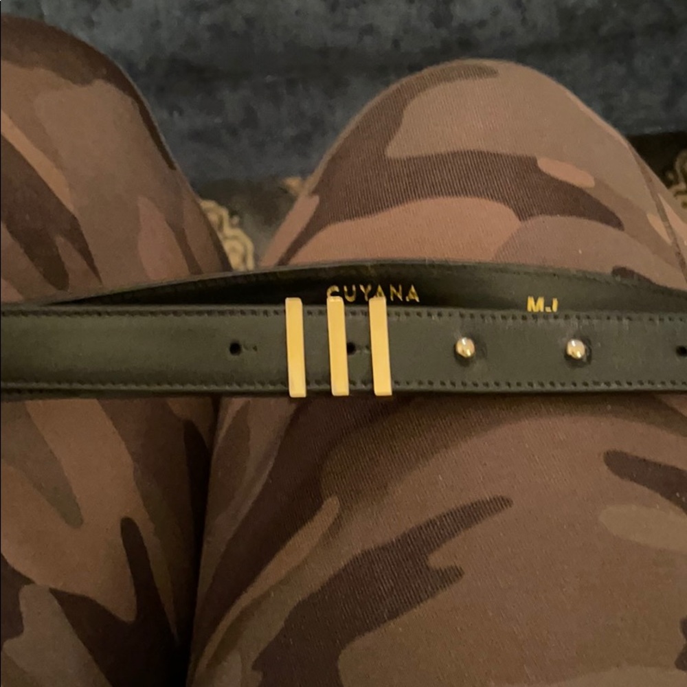 Cuyana Black Leather Belt with Gold Hardware - Picture 3 of 3